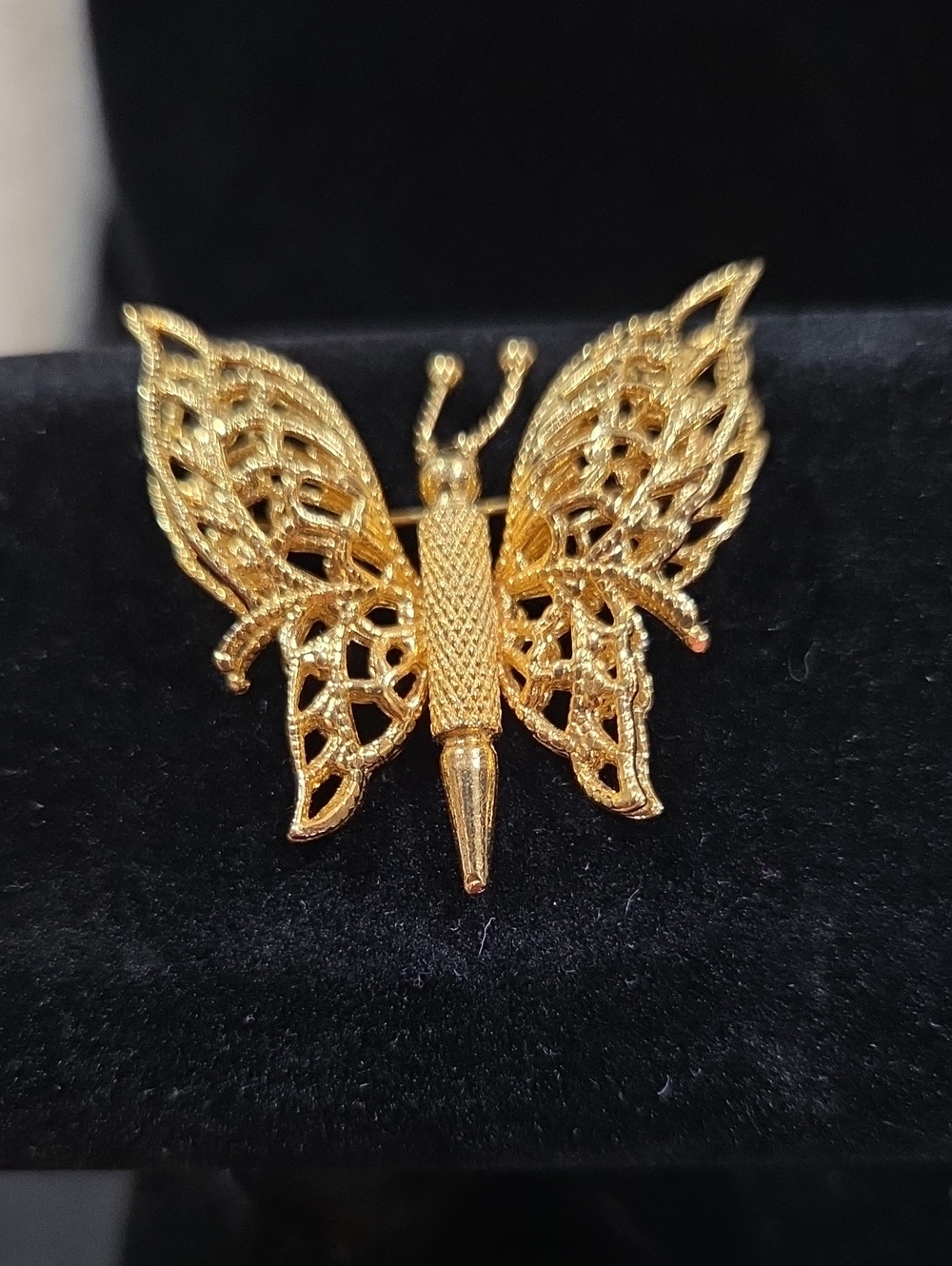 VINTAGE MONET GOLDTONE BUTTERFLY BROOCH